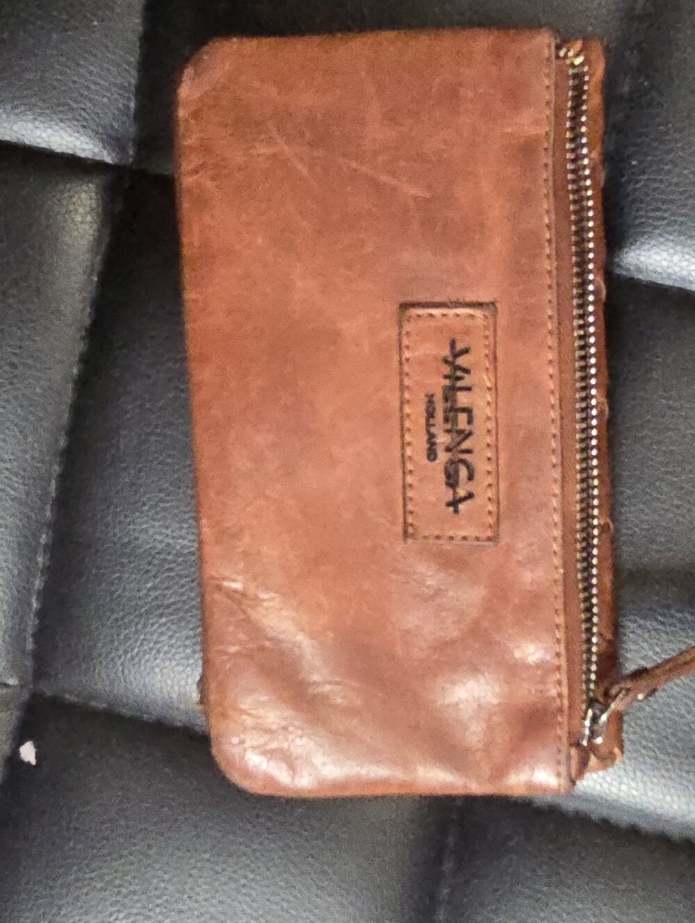 Vintage-Style Brown Leather Zip Wallet -